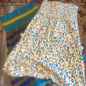 Women’s short dresses. Comes with both